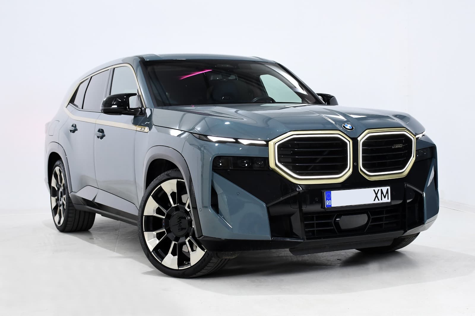 BMW XM FULL options,garantie 2028 fara limita de km impecabil