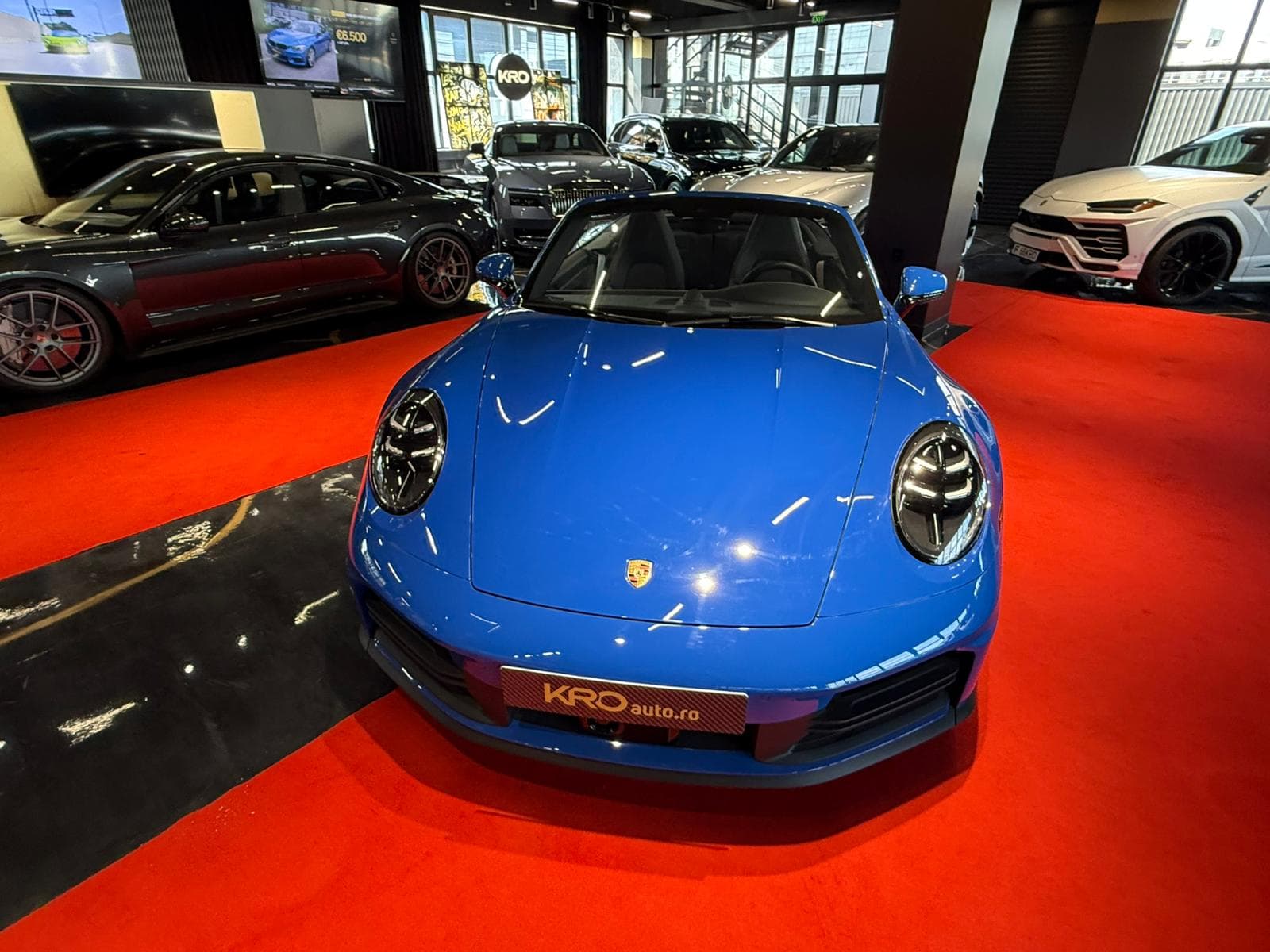PORSCHE 911 CARRERA CABRIOLET (2025) / Shark Blue / 128 km
