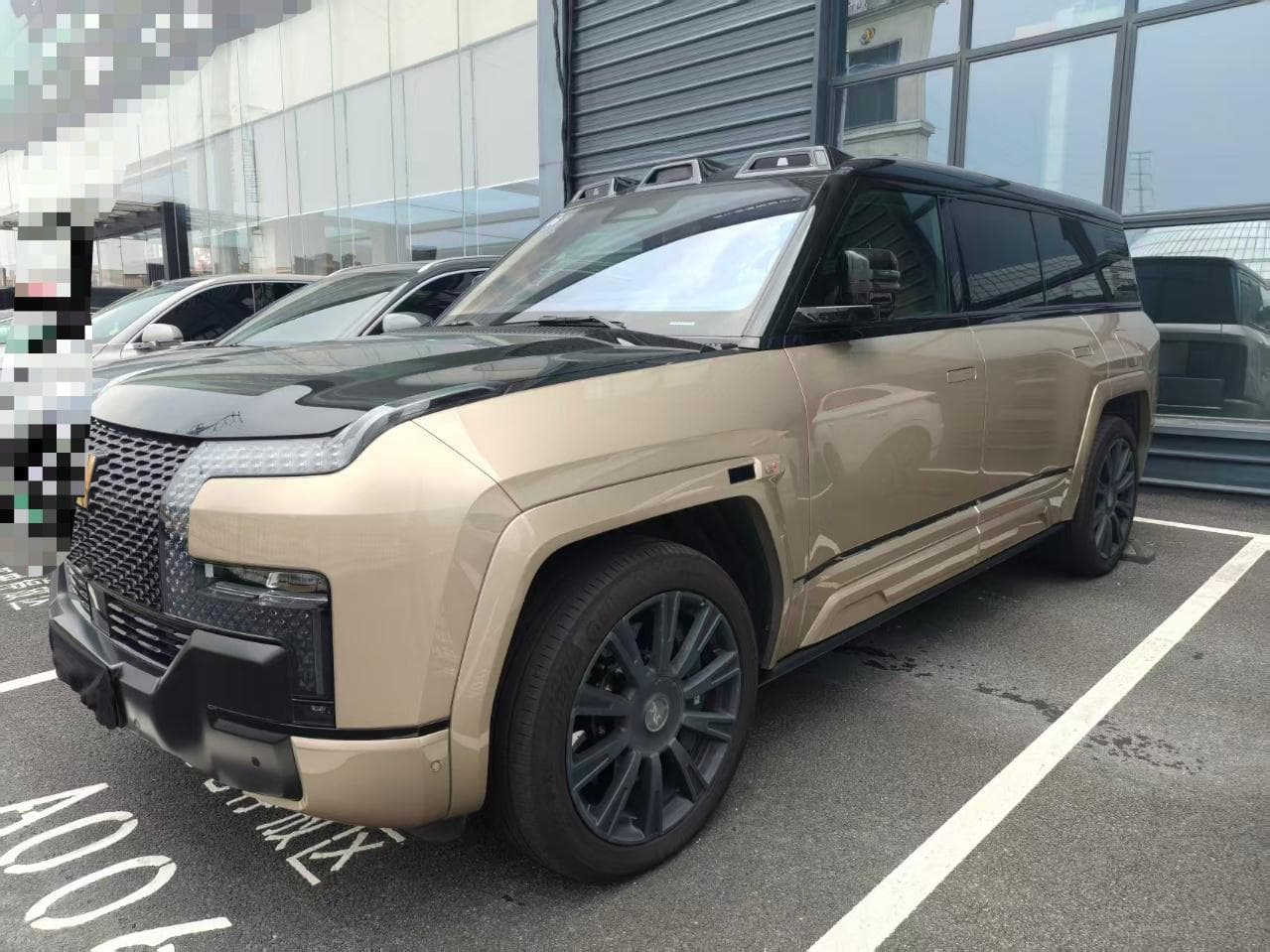 YANGWANG U8L 135 (2025) | 1197 CP | Plug-in Hybrid AWD | Hyper-SUV Pe comanda din china